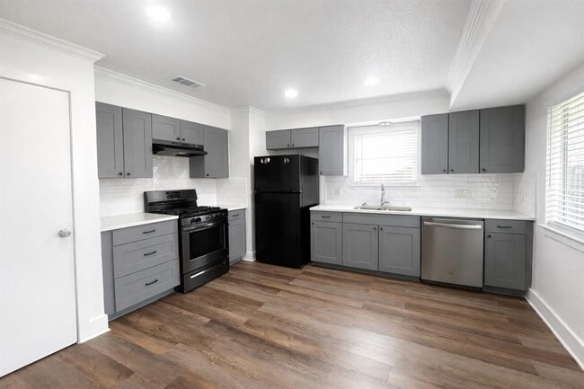 Building Photo - 5503 Burgundy Dr