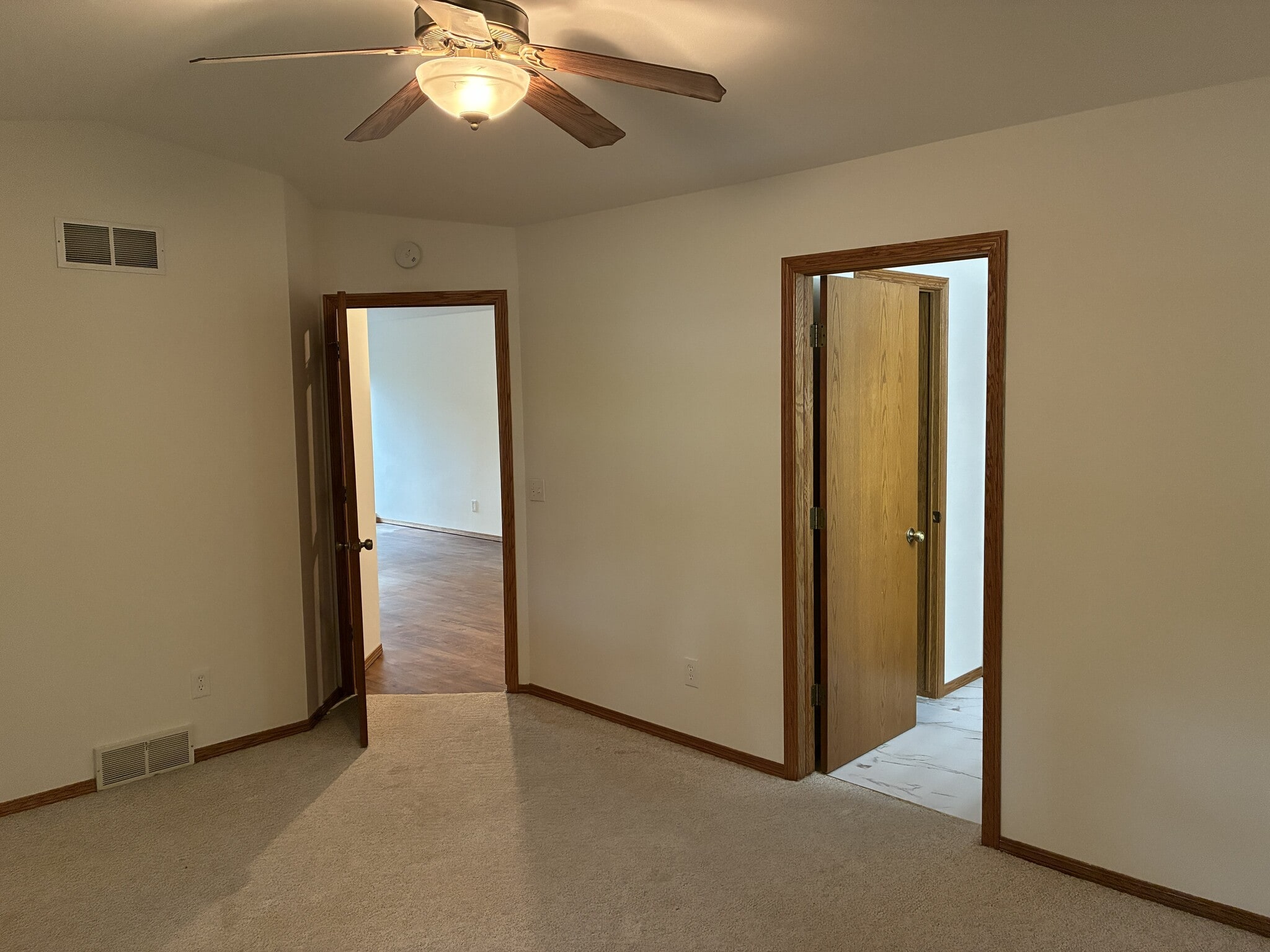 Building Photo - 925 Sky Ridge Dr