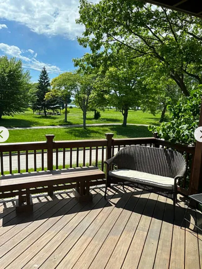 Building Photo - Spectacular 2 Bedroom Waterfront Townhome ...
