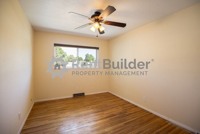 Building Photo - 6504 Loftus Ave NE