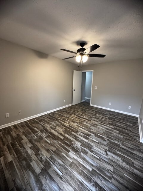 Building Photo - 6885 Kingsgate Dr