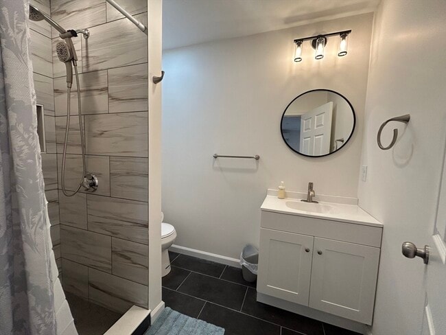 Building Photo - 64 Salem St