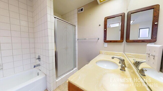 Building Photo - 7231 Balboa Blvd