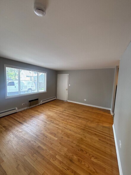 Building Photo - 10720 S Ridgeland Ave