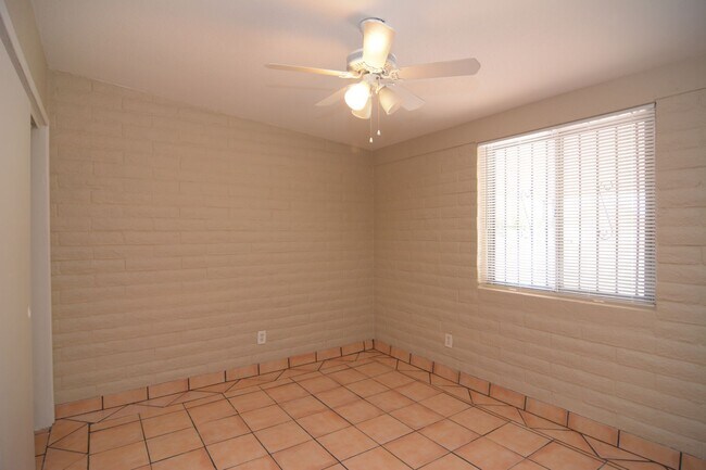 Building Photo - Charming 2 Bedroom 1 Bath Home! Great South Tucson Location!