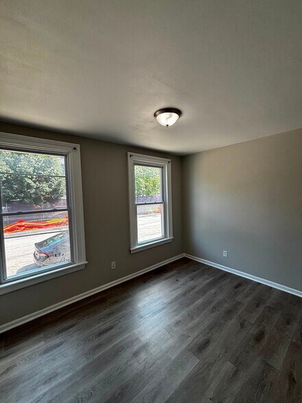 Building Photo - 27 N Lake Ave