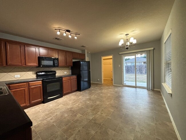 Building Photo - Beautiful 3-bed 2-Bath home in Avery Park ...