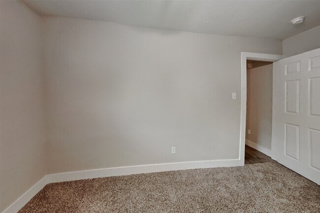 Building Photo - 18116 Red Pine Ct