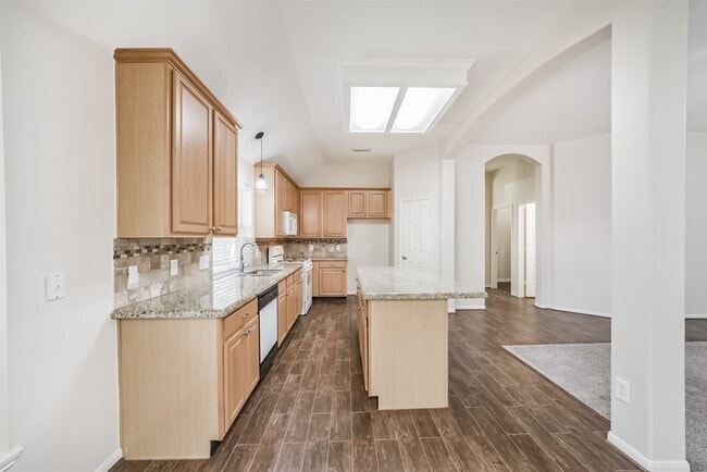Building Photo - 17515 Fairgrove Park Dr