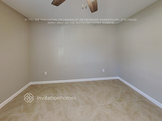 Building Photo - 560 SW Nagle Pl