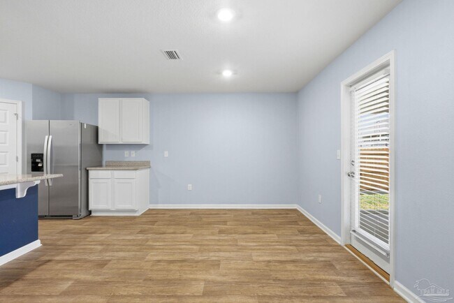 Building Photo - 5598 Guinevere Ln