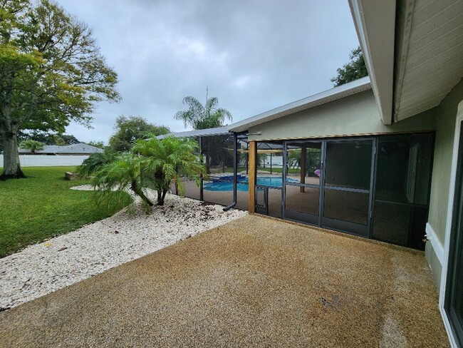 Building Photo - Gorgeous Riverfront 3/3 Saltwater Pool Hom...