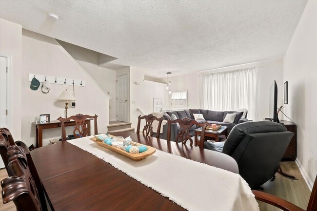 Building Photo - Town Home in Popular North Pointe