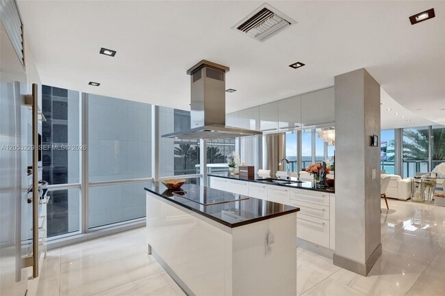 Building Photo - 17121 Collins Ave