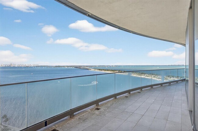 Building Photo - 175 SE 25th Rd