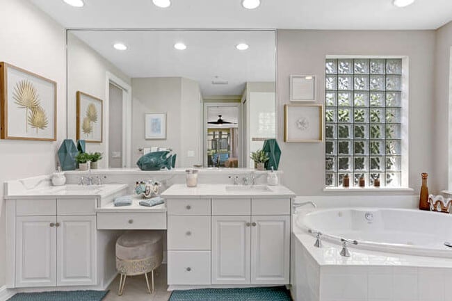 Building Photo - 2847 Tiburon Blvd E