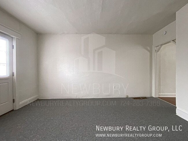 Building Photo - 29 Hickory St