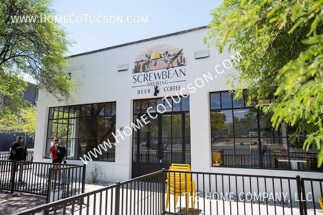 Building Photo - 940 E Florita St