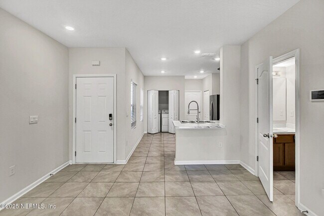 Building Photo - 7625 Legacy Trl
