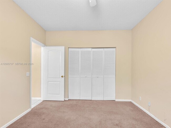 Building Photo - 11335 Lakeshore Dr