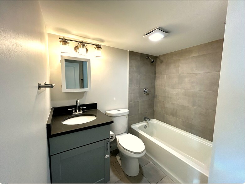 Building Photo - 53 White St