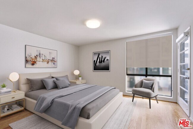 Building Photo - 906 N Doheny Dr