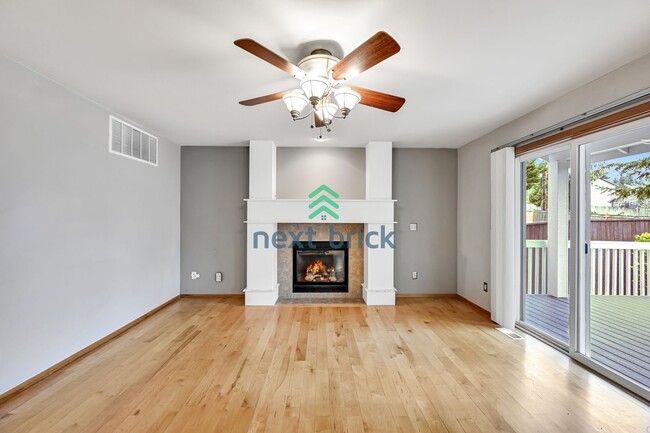 Building Photo - Beautiful 3 Bed, 2.5 Bath Parkside Home – ...