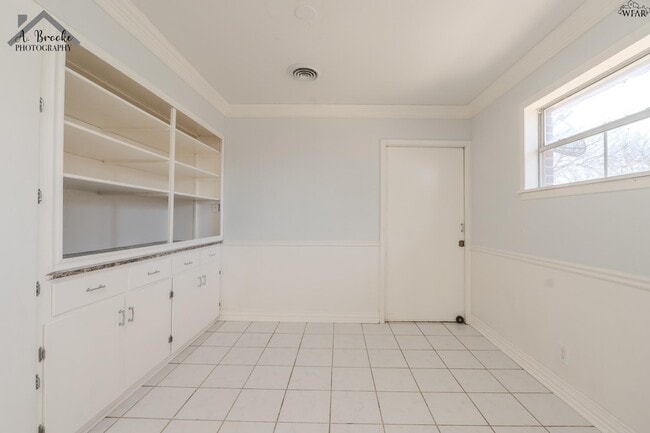 Building Photo - 2725 Devon Rd