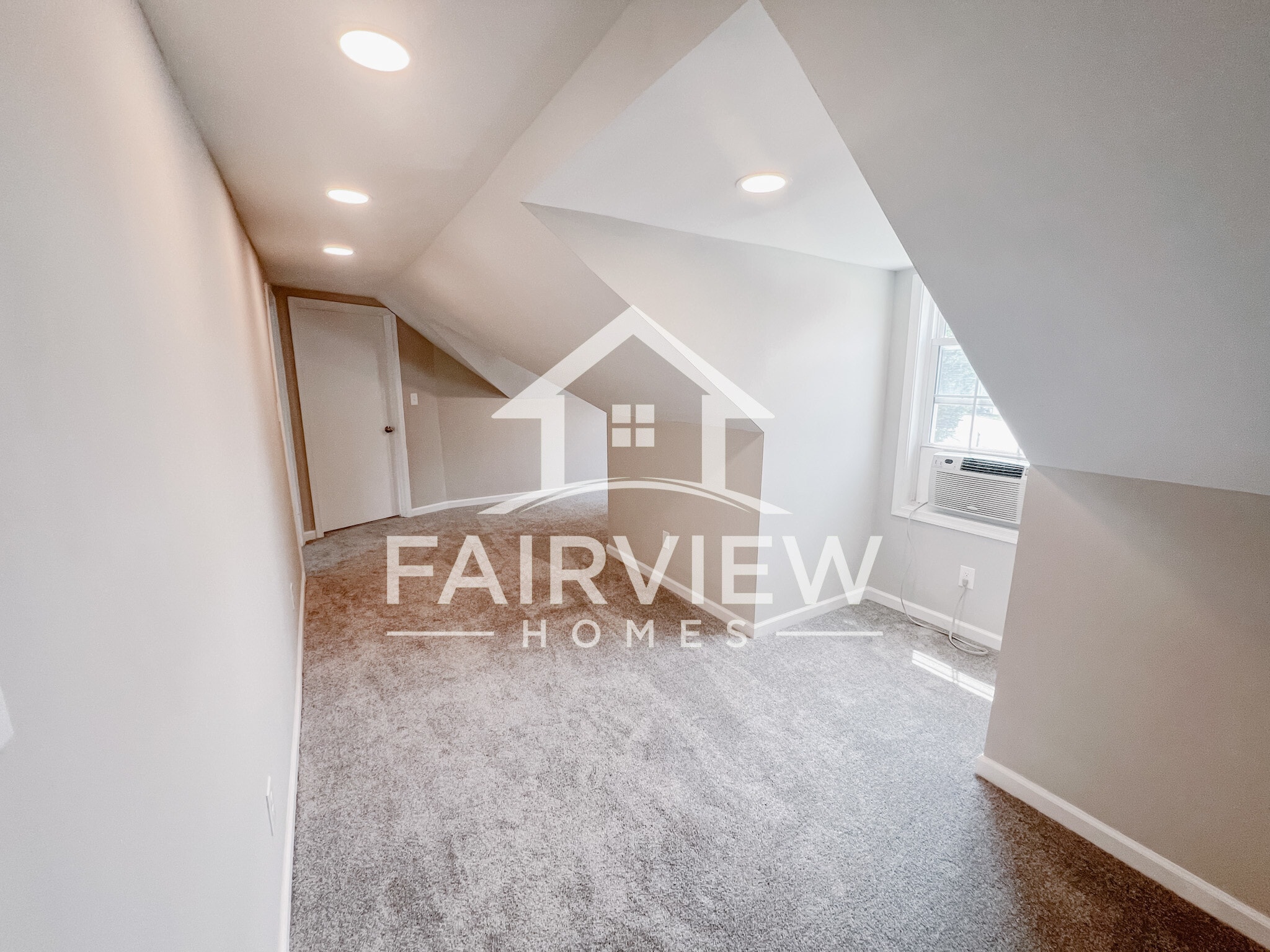 Building Photo - 3239 Mayflower Dr