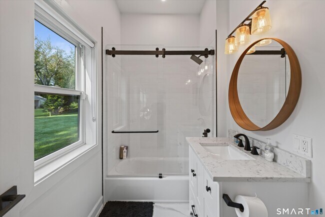 Building Photo - 6 Abbotts Ln