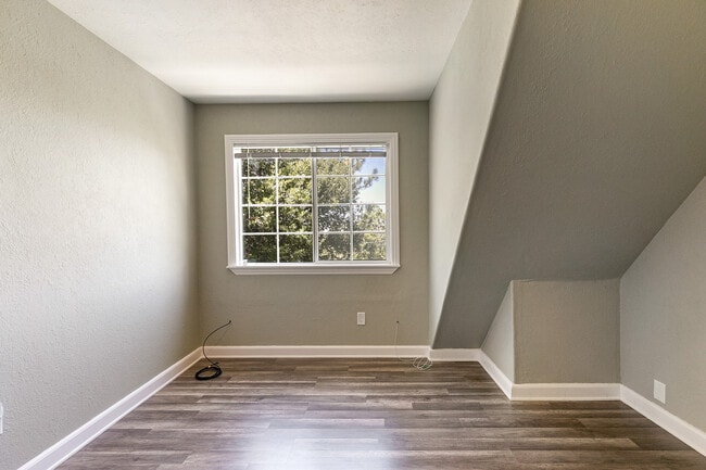 Building Photo - 1292 Aleutian Dr