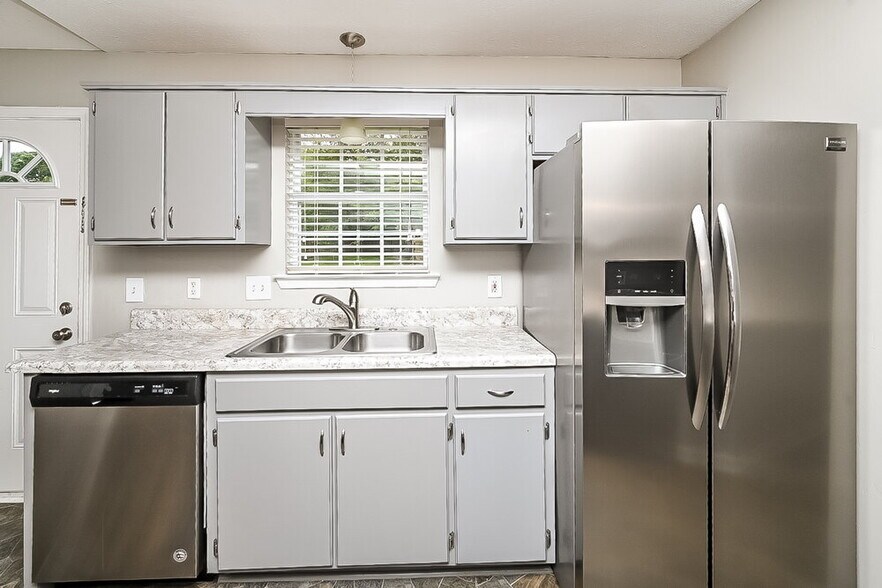 Building Photo - 715 Whispering Breeze