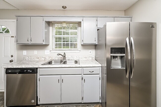 Building Photo - 715 Whispering Breeze