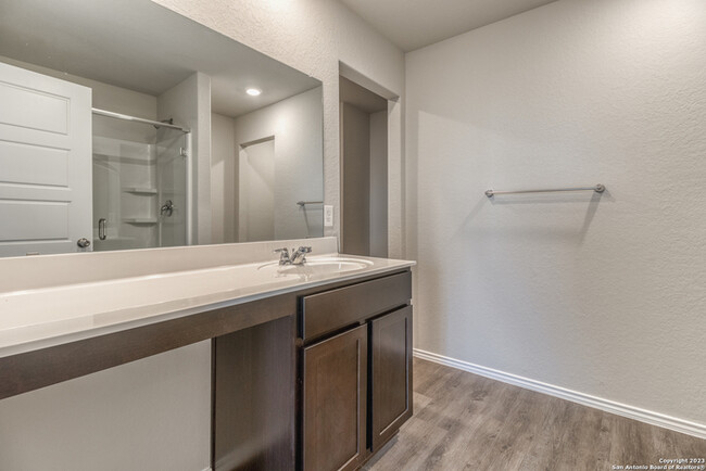 Building Photo - A charming 4 beds and 2.5 bath is now ready!