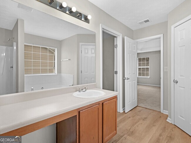 Building Photo - 230 Millstone Dr