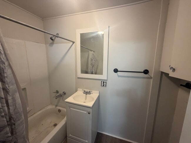 Building Photo - 601 N Grandview St