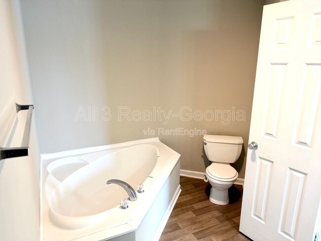 Building Photo - 8330 Oakley Cir