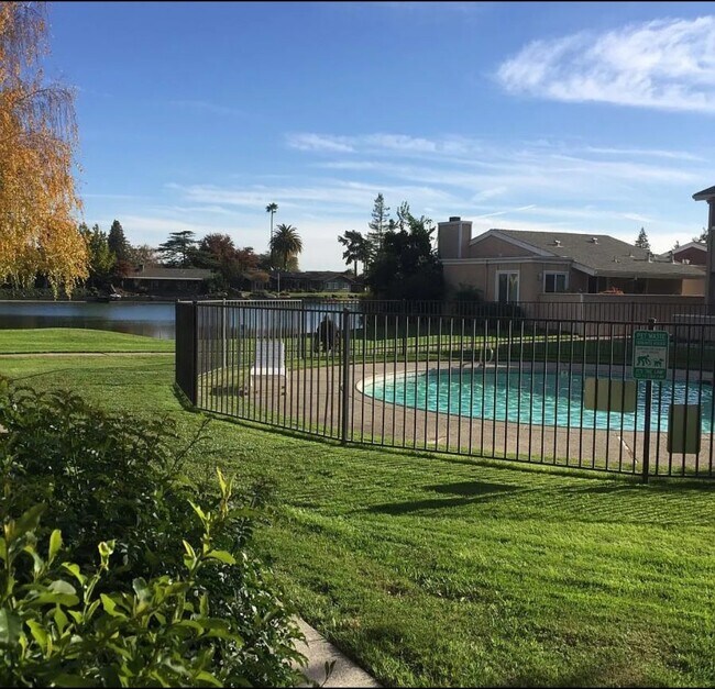 Building Photo - 3768 W Benjamin Holt Dr