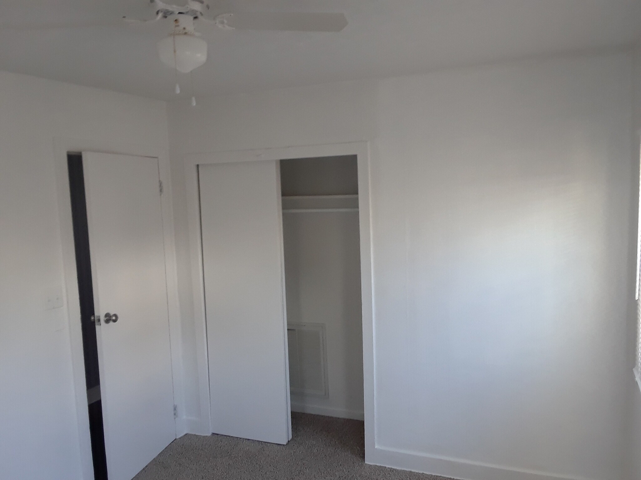 Building Photo - 222 Rosehill Ave