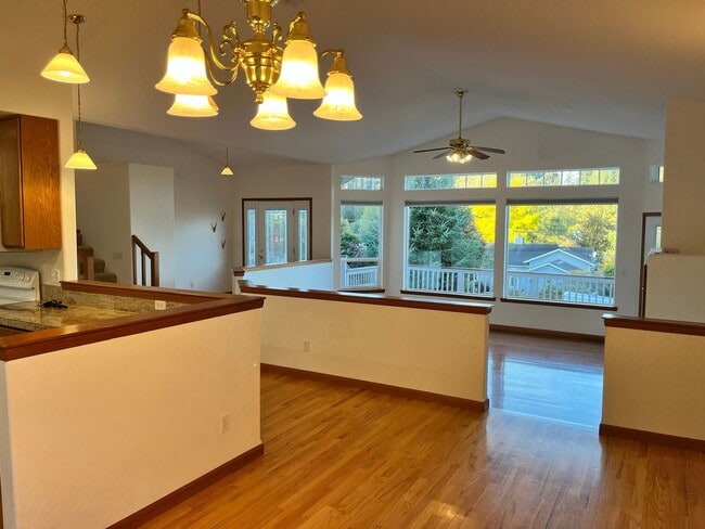 Building Photo - View Home in Poulsbo