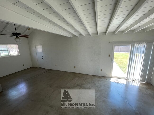 Building Photo - 1440 E Rose Ave