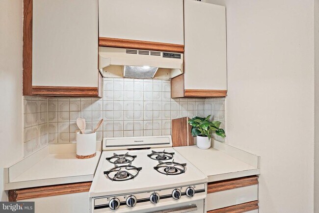 Building Photo - 3601 Wisconsin Ave NW