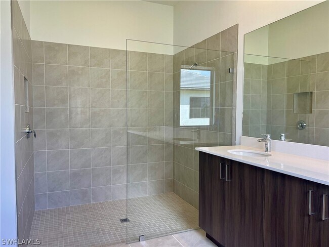 Building Photo - 5114 Panella Ave