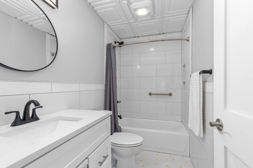 Building Photo - 21 Coldbrook St NE