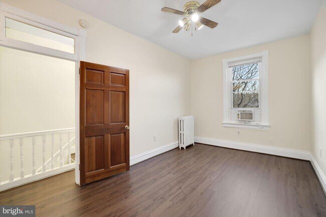 Building Photo - 616 11th St NE