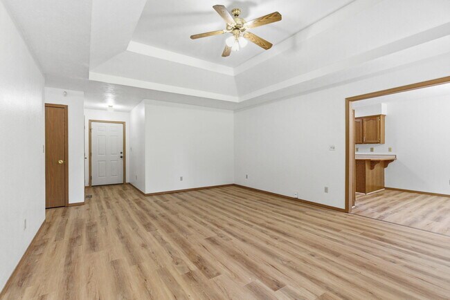 Building Photo - 657 Kings Carriage Rd