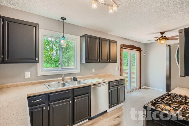 Building Photo - 6510 Hokah Dr
