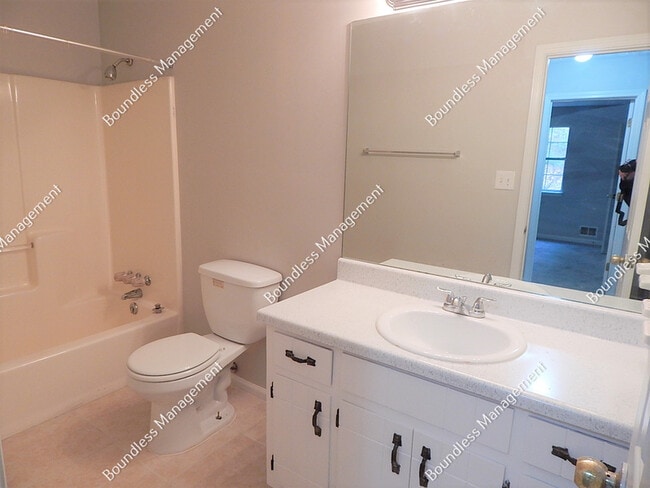 Building Photo - 7153 Woodland Cir