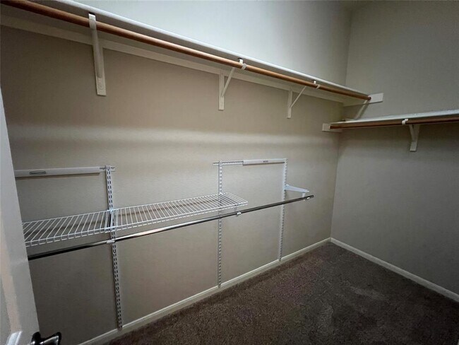 Building Photo - 9325 Bavaria Ln