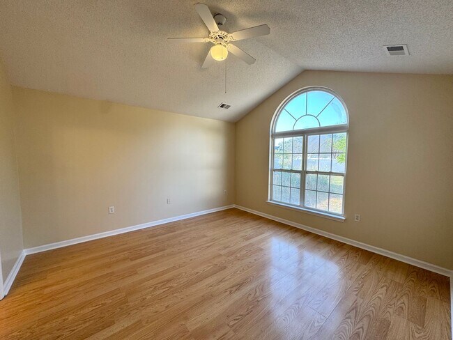 Building Photo - Myrtle Beach - 3 Bedroom / 2 Bathroom Home